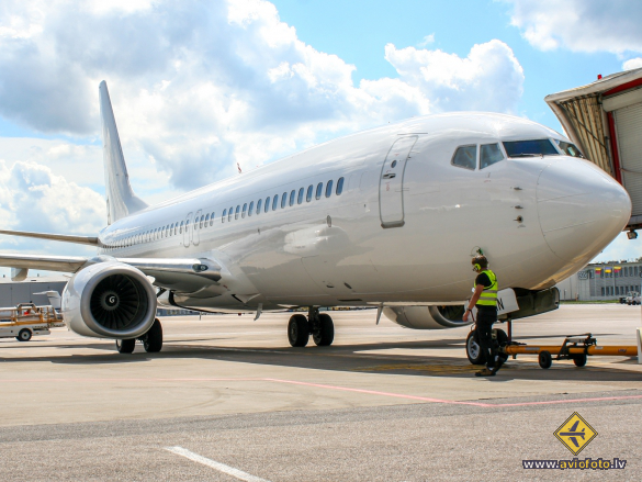 Boeing 737-83N